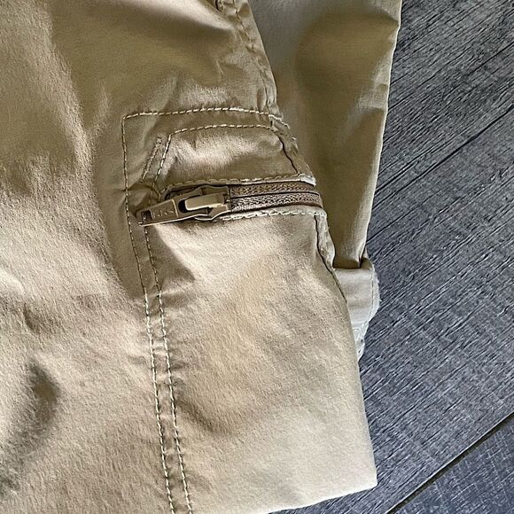 Eddie Bauer Boys Tan Shorts. Size Large. - Picture 3 of 4